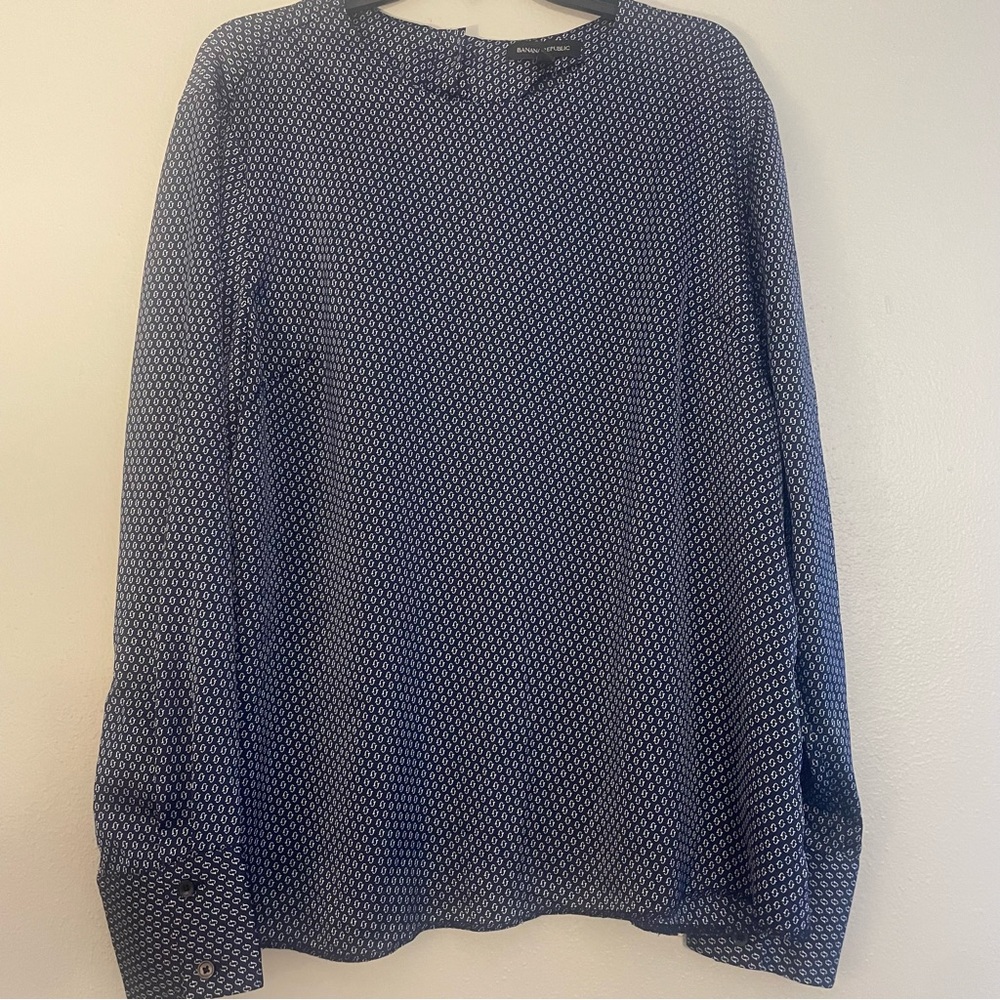 Banana Republic Navy and white blouse Size XL with button sleeves